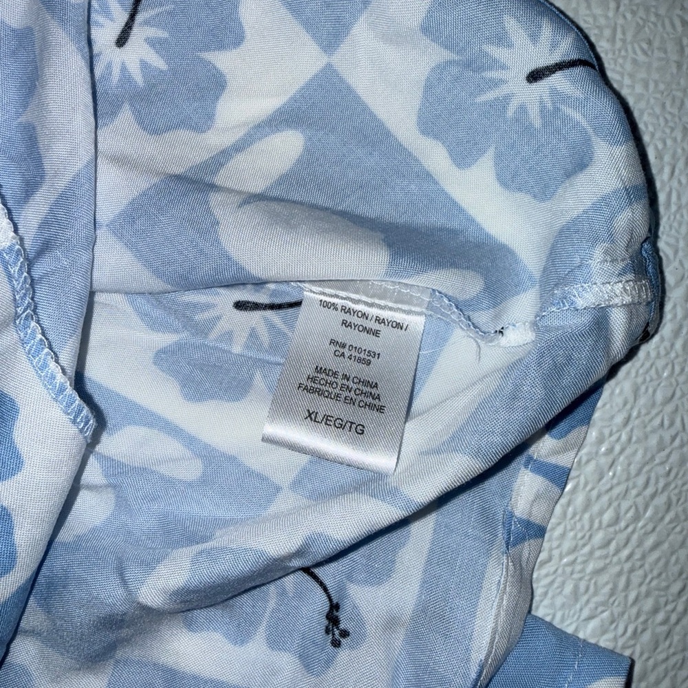 Disney Womens (Junior's) Blue Stitch Button Front Camp Shirt XL NWOT - Picture 6 of 6